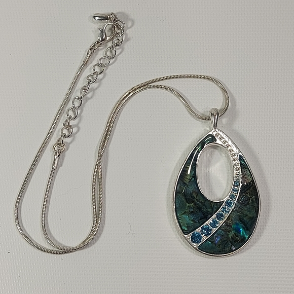 Kenneth Cole Vintage Silver Tone Teardrop Pendant Necklace - Picture 3 of 9